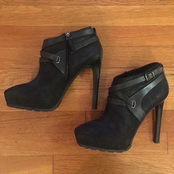 Guess Shoes - Black Guess Leather Bootie Guess Shoes - Black Guess Leather Bootie
